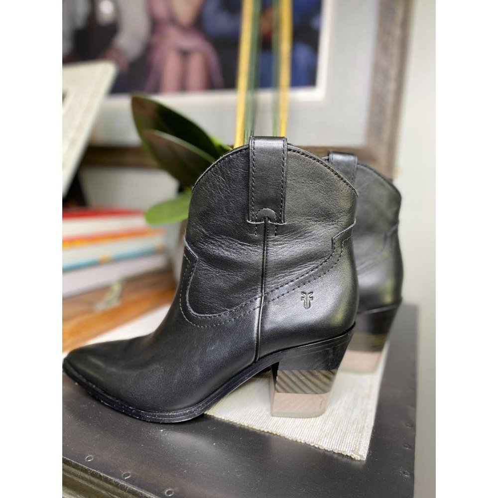 Frye Chevron Short Bootie Black Leather PRISTINE 6 - Picture 5 of 12